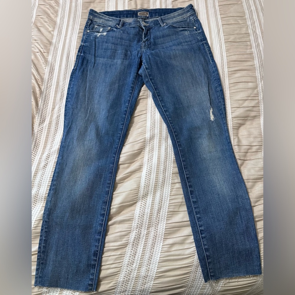 MOTHER's classic skinny jean. The looker: Graffiti Girl. Size 29.